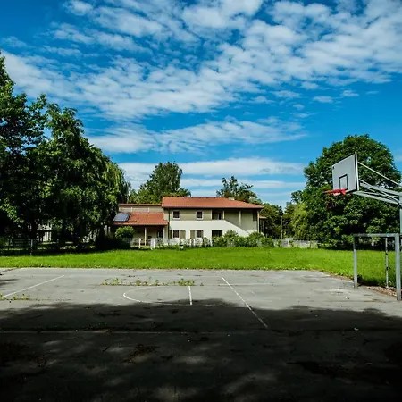 Miedzynarodowy Dom Spotkan Mlodziezy W Oswiecimiu * Auschwitz